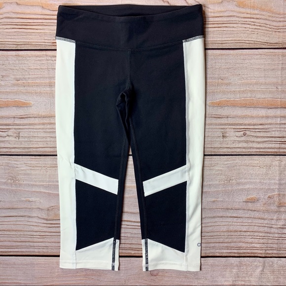 ALO Yoga Pants - Alo Yoga Black Capri pants with white size small